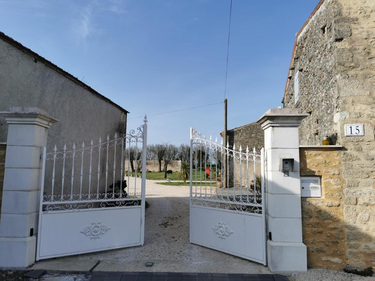 Au Domaine De Gigie Bed & Breakfast Chervettes Dış mekan fotoğraf